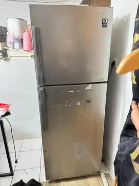 Kulkas samsung 2 pintu inverter
