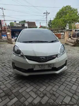 Dijual Jazz Ge8 tipe S 2012 AT full upgrade tipe RS 2012 AT
