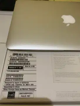 Macbok air 11inchi i5 (2015)ram 4/128 Ibox