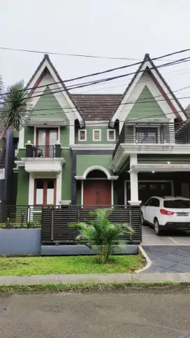Jual cepat Rumah dua lantai siap huni di bukit golf di bawah harga