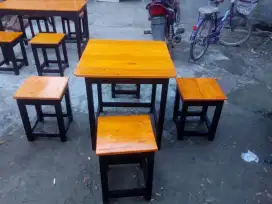 Pengrajin meja kursi eks palet jati londo