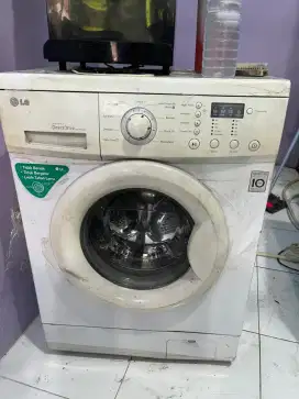 Mesin cuci dan tabung setrikaan