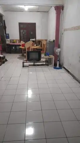 Rumah siap huni lokasi strategis di komplek sekolahan