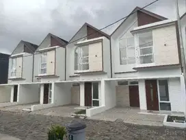 DIJUAL RUMAH BARU PROMO DAN STRATEGIS SISA 1 UNIT MURAH LOKASI BANDUN