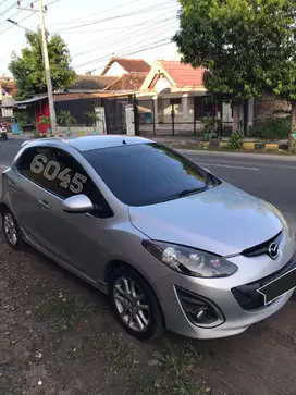 Mazda 2 nik 2012 pemakaian 2013 tipe R ( tipe tertinggi ) non skyactiv