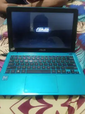 Laptop Asus E202s