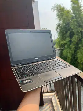 Laptop Dell Latitude E7240 Core i7-4600 13 GARANSI 1 BULAN !!