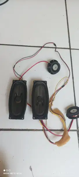 Speaker tv dan kaki tv polytron