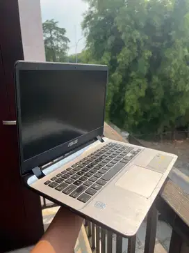 Laptop ASUS VIVOBOOK Core i3 7020 14 IPS FHD Fingerprint
