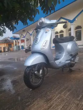 Vespa LX 125 Grey