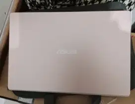 Laptop Asus Vivobook E410M