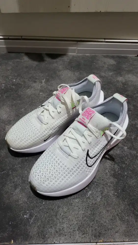 NIKE   no  38,5   baru ori
