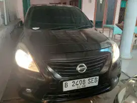 Mobil Nissan Almera 2012 Hitam