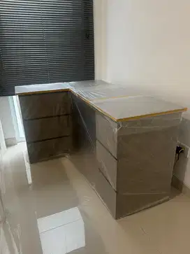 Meja Kerja (Informa • Iglo Office Table)