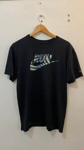 Kaos lari Nike Run