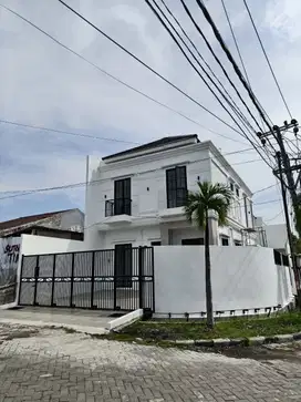 Rumah Hook Sutorejo Baru Gress  Row Jalan Super Lebar