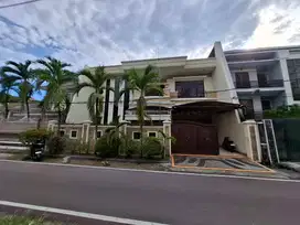 Rumah Mewah Di Pusat Kota Makassar, Ada Kolam Renang