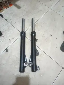Shock depan beat fi/metik honda