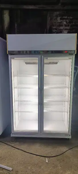 Chest freezer dan showcase