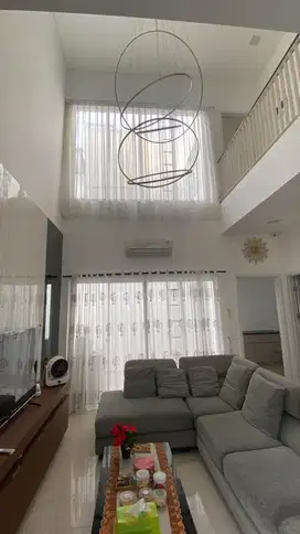 Rumah 2 Lantai Semi Furnished The Riviera Siap Huni Dekat Tol