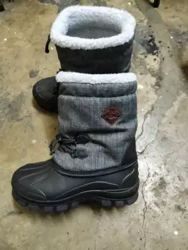 sepatu salju merk the peax