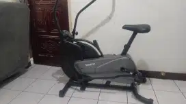 Dijual sepeda statis merk kinetic