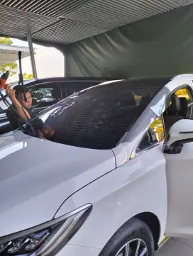 Solusi tepat pasang kaca film mobil di jamin rapi