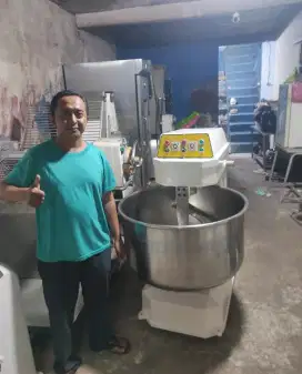 Spiral mixer 75 kg tepung merk First Bake Taiwan  pengaduk roti