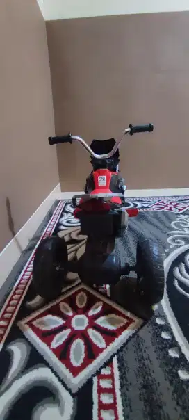 Motor balap mainan roda 3
