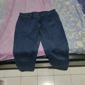 Di jual celana merk versace ukuran 32-33