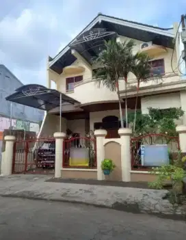 RUMAH MEGAH DI KOMPLEK JAKA SAMPURNA