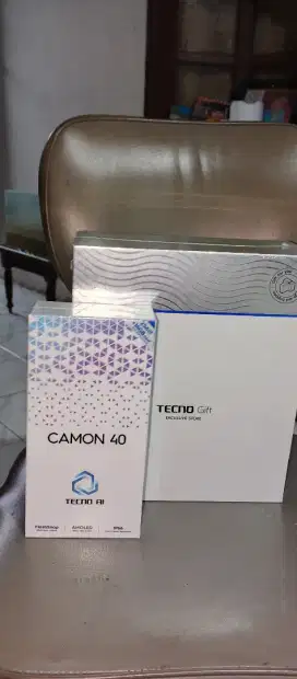 Tecno Camon 40 baru + Gift Box (16/256)