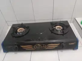 dijual aja dari pada ga dipake kompor gas dan  selang regulatornya