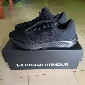 Sepatu under armour charged pursuit 3