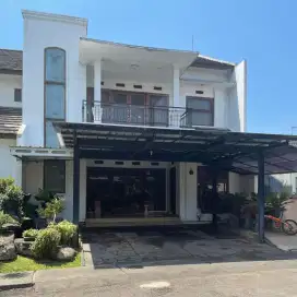 Rumah Mewah Di Komplek Palem Permai