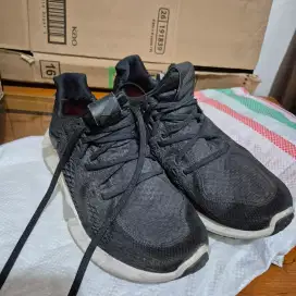 Sepatu adidas hitam uk 42