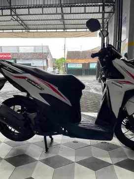 Dijual Motor Vario 125 ISS 2019 putih merah pemakaian pribadi