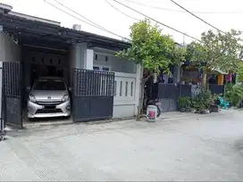 Sewa 1 Rumah 12jt/thn (3 Kamar, Carport, PAM, JetPAM, Bebas Banjir)