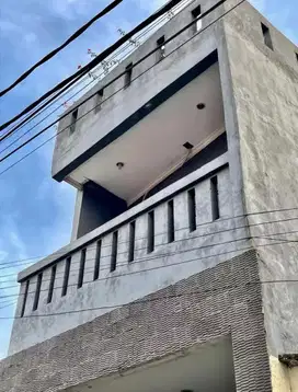 Rumah 3 Lantai Siap Huni SHM