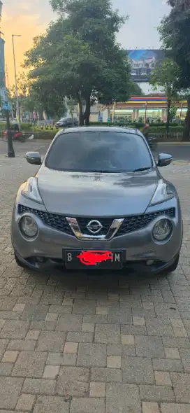 Juke 2017 red interior