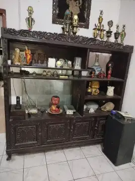 Lemari pajangan kayu jati ukir
