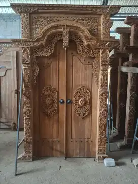 gapura pintu tempel 180x270