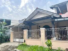 DIKONTRAKKAN RUMAH KLIPANG DEKAT JL RAYA BANYAK FASILITAS