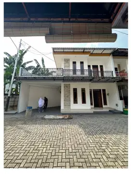 Rumah 2lantai mewah posisi hook di barat meruya