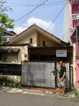 Rumah lama dalam komplek di pondok bambu