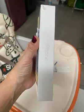 iphone 16e kondisi baru 100% segel