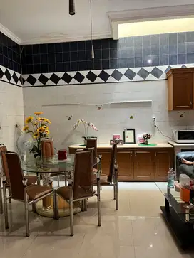 Jual Cepat Rumah Hoek Jalan 2 Mobil di Sunter Agung, Bisa Nego