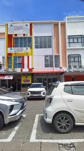Ruko hadap jalan model Alfresco dining Sorrento Place Gading Serpong