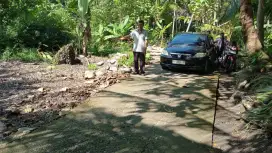 Tanah posisi datar dekat mushola di nanggulan