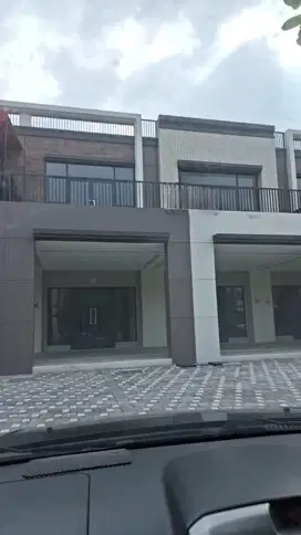 Disewakan Ruko Baru Gandeng Dowtown Drive Summarecon Serpong